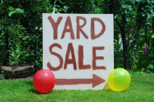 yard sale sign with balloons